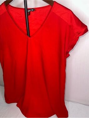 Express Red V-Neck Short Sleeve Tee